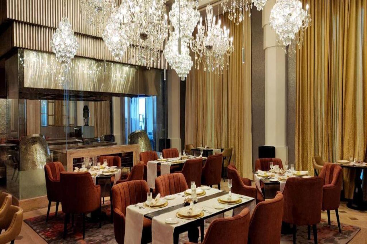 The Leela Gandhinagar Hotel Екстериор снимка