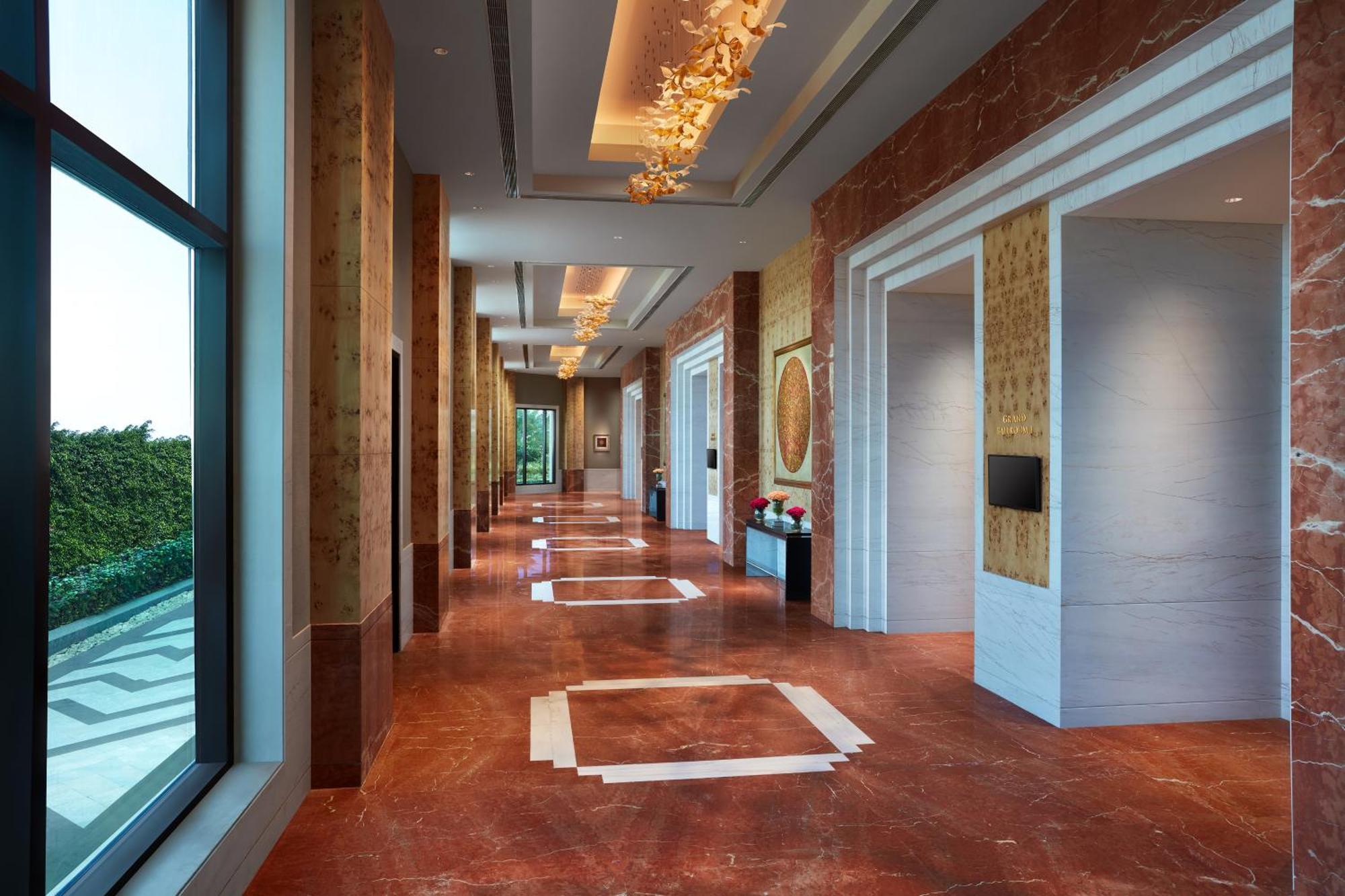 The Leela Gandhinagar Hotel Екстериор снимка