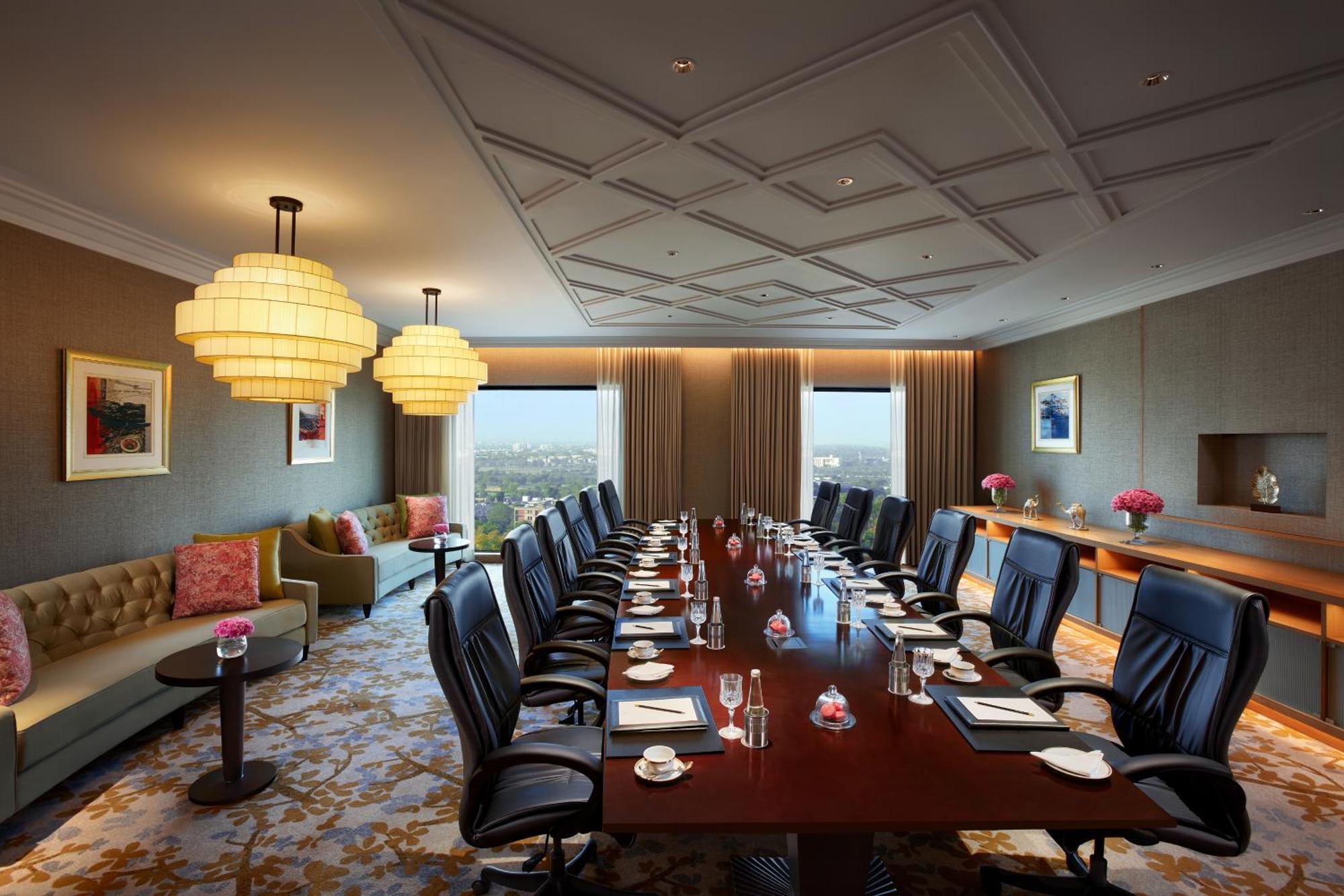 The Leela Gandhinagar Hotel Екстериор снимка
