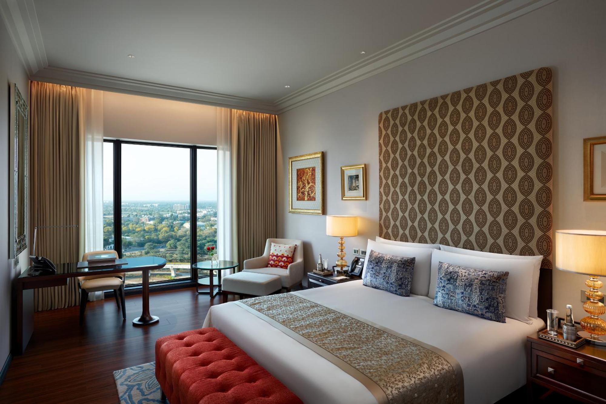 The Leela Gandhinagar Hotel Екстериор снимка