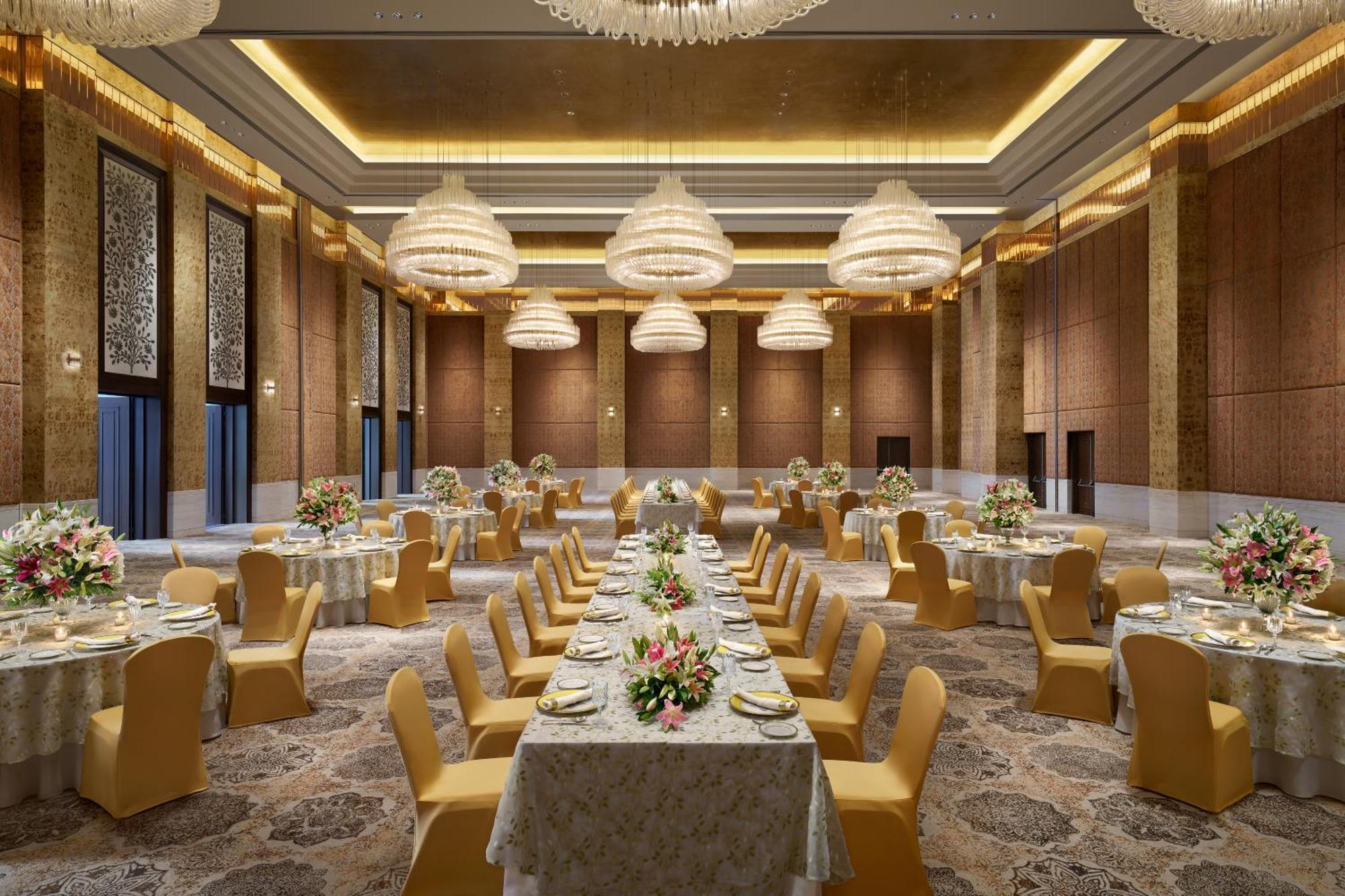 The Leela Gandhinagar Hotel Екстериор снимка