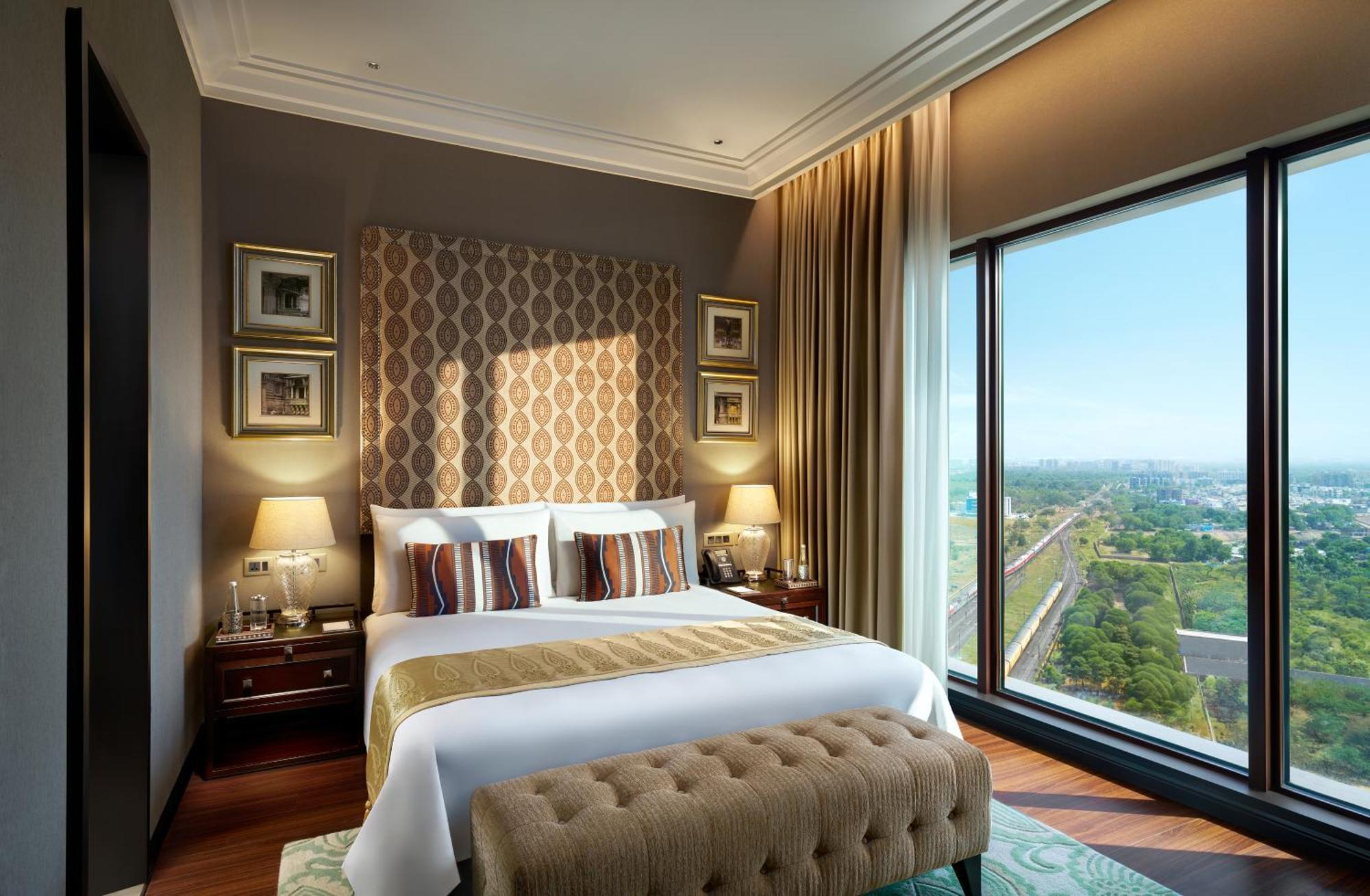 The Leela Gandhinagar Hotel Екстериор снимка