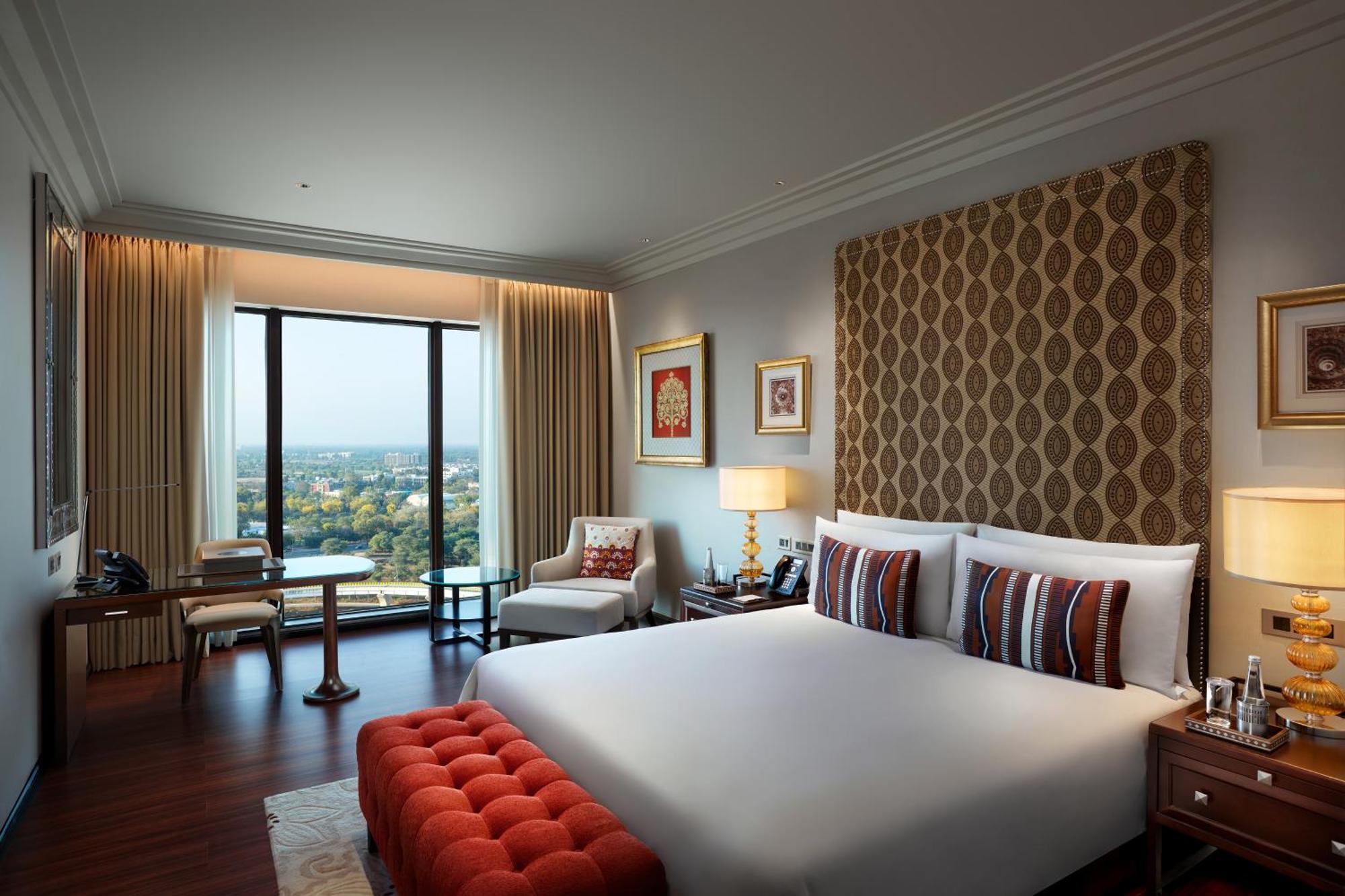 The Leela Gandhinagar Hotel Екстериор снимка