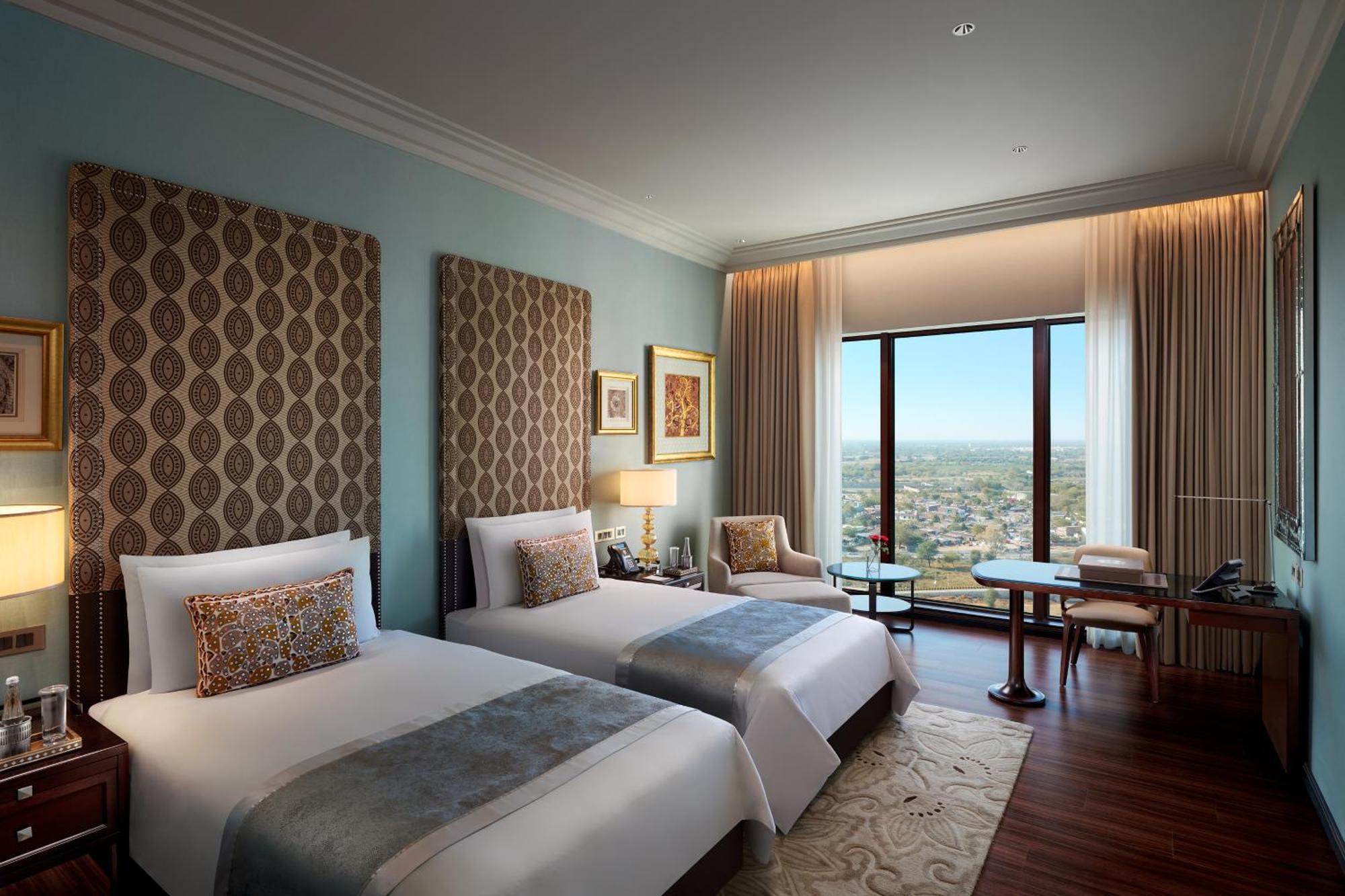 The Leela Gandhinagar Hotel Екстериор снимка